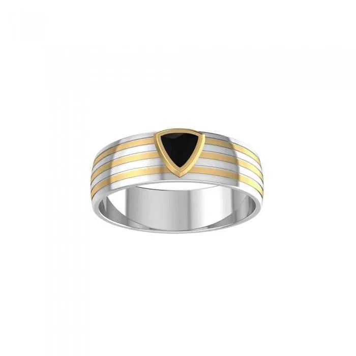 The Vibrant Style of the Blaque Triangle Solitaire Ring